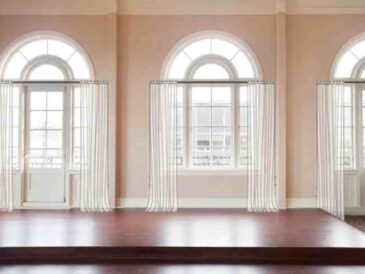 How to decorate large arched windows