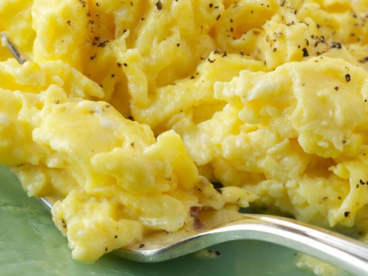 Scrambled eggs french make recipe