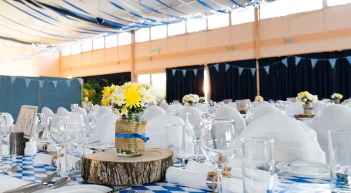 How to decorate a room for an event